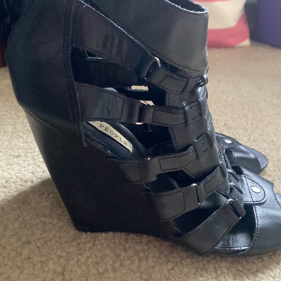 Wedge shoe black nice details on front - Picture 2 of 5